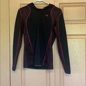 Small coldgear Under Armour sweatshirt
